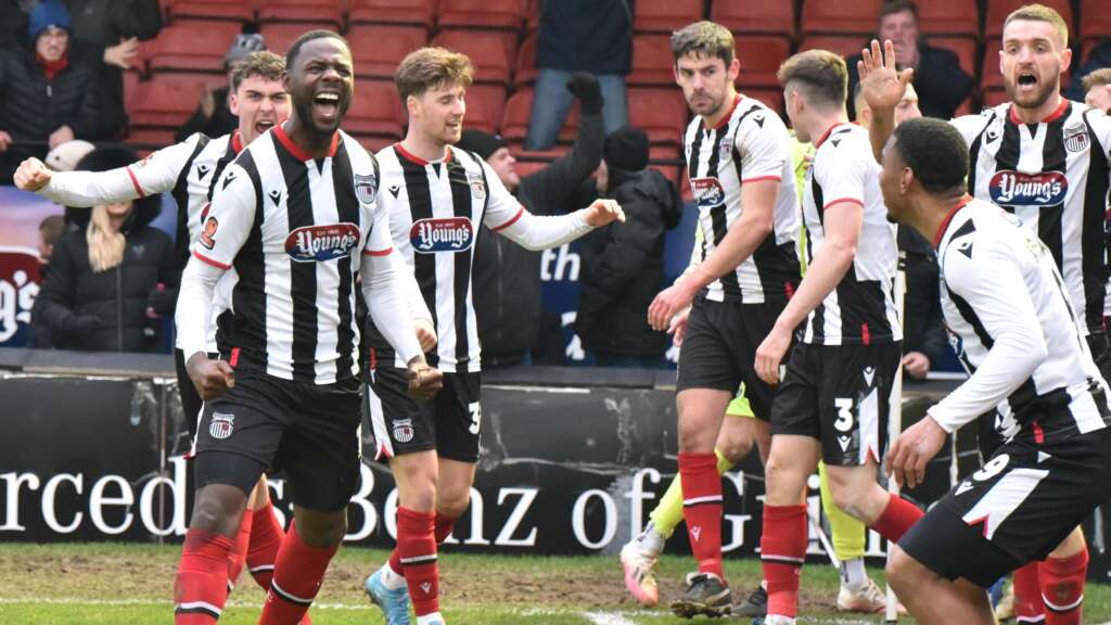 UFOOTBALL GRIMSBY TOWN FOOTBALL TEAM