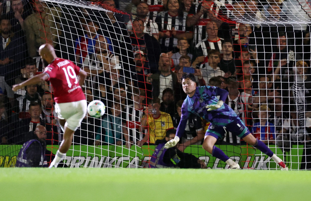 UFOOTBALL Grimsby win manchester united