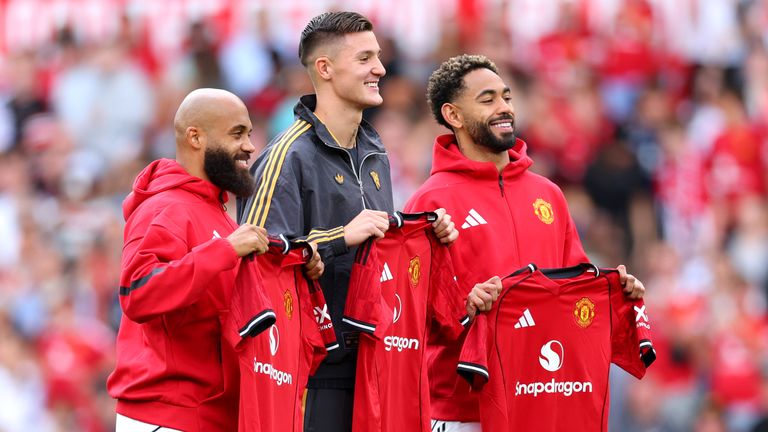 UFOOTBALL MAN UNITED NEW SIGN PLAYER