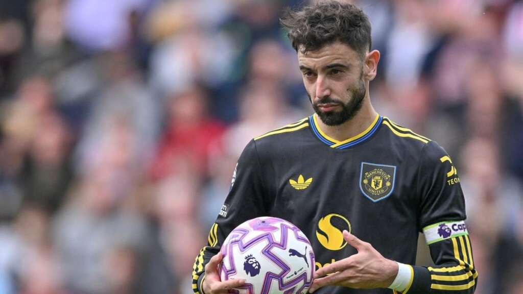 UFOOTBALL Portuguese professional footballer Fernandes