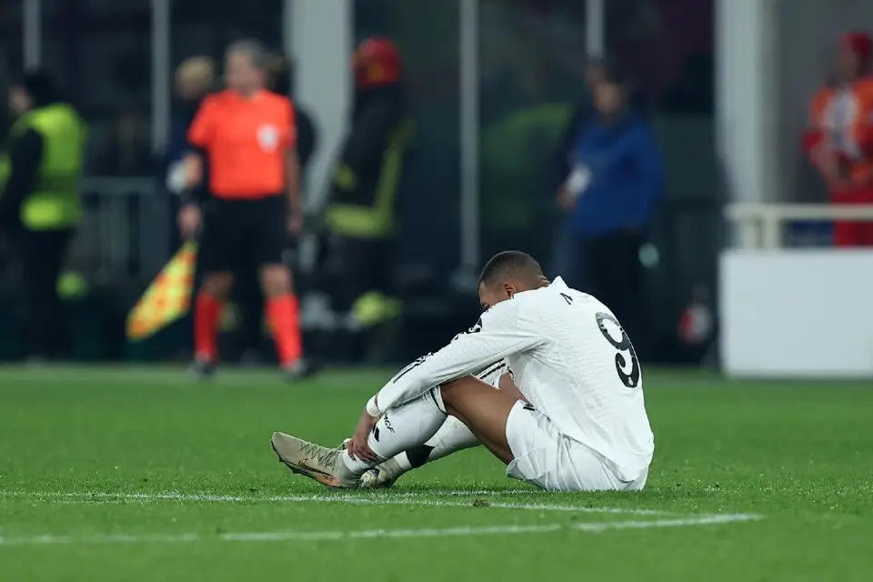 UFOOTBALL Kylian Mbappé knee injury