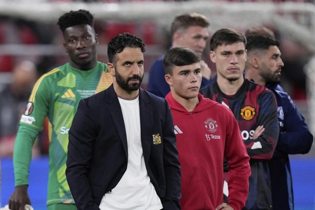 Manchester United manager Rúben Amorim and several players
