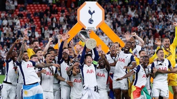 Tottenham Hotspur players celebrate their 2025 UEFA Europa League victory.