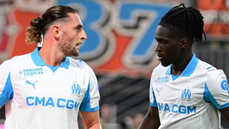 UFOOTBALL RABIOT AND ROWE FIGHT