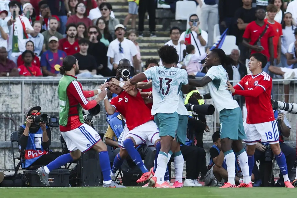 Ufootball portugal 2-1 chile