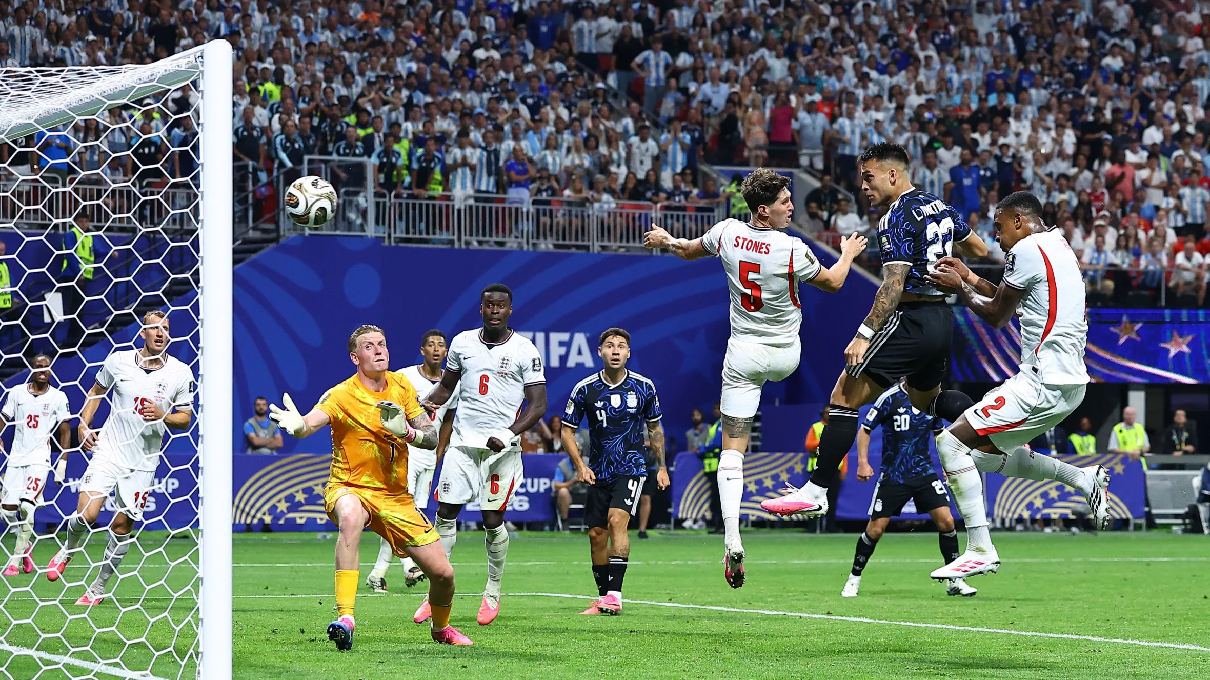 Ufootball Argentina 2-1 England