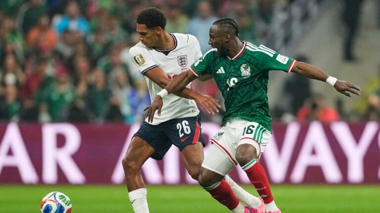 Ufootball Mexico 2-3 England